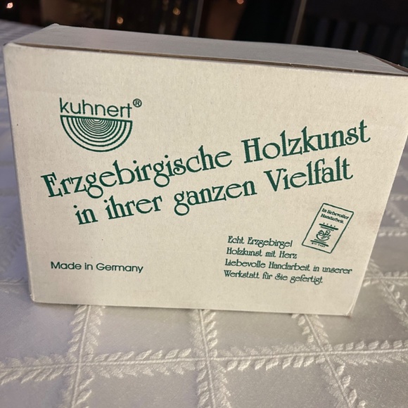 Kuhnert Christmas Snowman Smoker Wood Gatherer - Picture 6 of 9